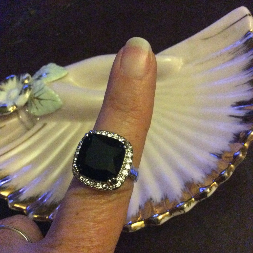 ✨ Crystal Cocktail Ring ✨ - Picture 4 of 4